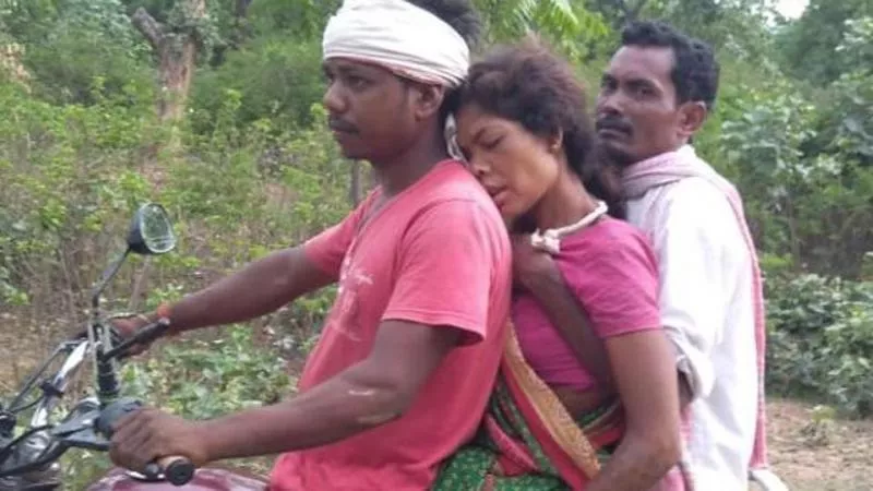 In Jharkhand Bleeding Pregnant Woman Taken to Hospital on A Bike - Sakshi