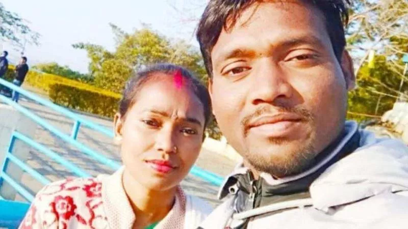 Jharkhand Man Ride 1000 km on Bike to Fulfil His Wife Dream - Sakshi