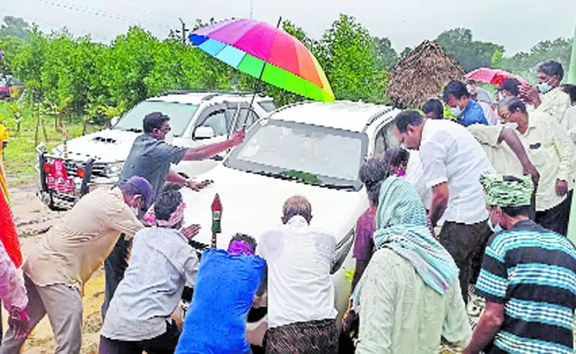 Minister Puvvada Ajay Kumar Car Stuck in The Mud - Sakshi