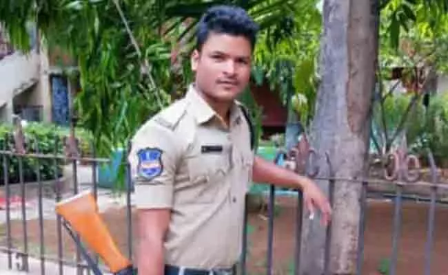 Gun Misfire In Police Station Head Constable Deceased Bhadradri Kothagudem - Sakshi