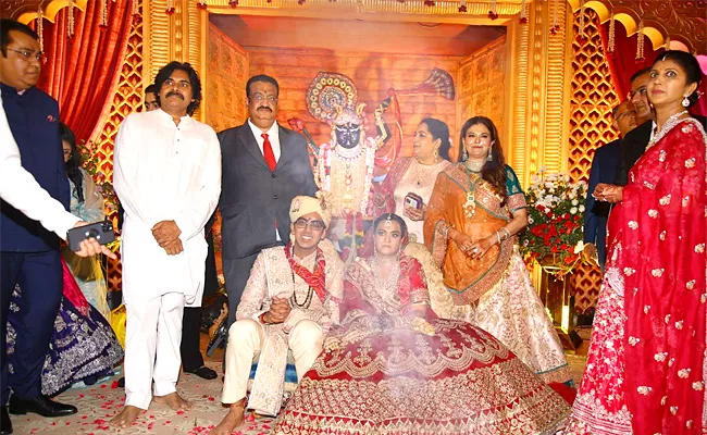 Chiranjeevi And Other Tollywood Stars Attends Producer Sunil Narang Daughter Wedding - Sakshi