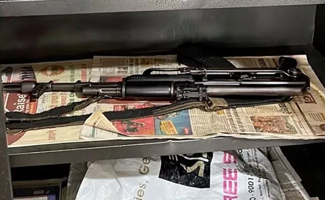 Enforcement Directorate seized AK-47 rifles from CM Soren Aide house - Sakshi