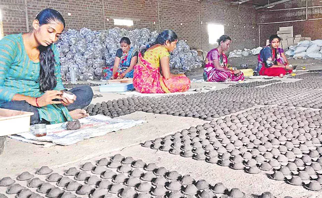 Nirmal Women Make Eco Friendly Diyas From Cow Dung, Multani Mitti, Tamarind - Sakshi