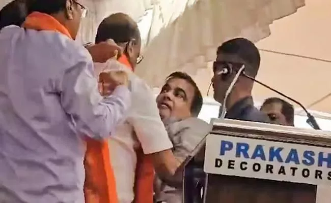 Nitin Gadkari Faints During Rally In Maharashtra - Sakshi