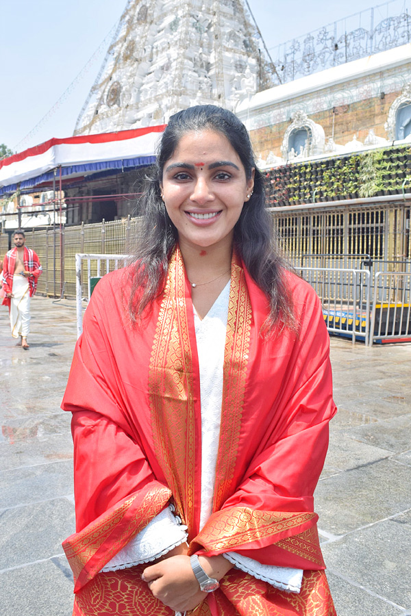 Actress Samyuktha Menon Visit Tirumala Tirupati Temple Photos - Sakshi