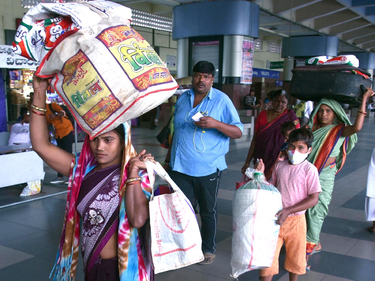 People Going To Their Hometown During Sankranthi Festival At; Jbs photo gallery - Sakshi