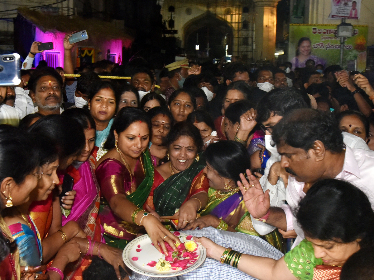 MLC Kavitha in Bhogi celebrations at Charminar in Hyd - Sakshi
