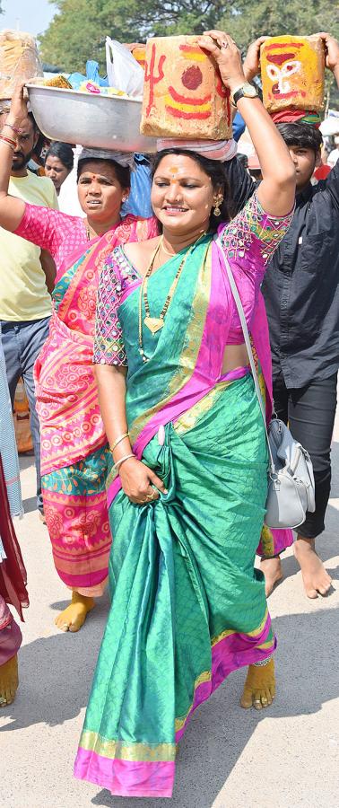 Sammakka Saralamma Chinna Jatara in Medaram Photos - Sakshi