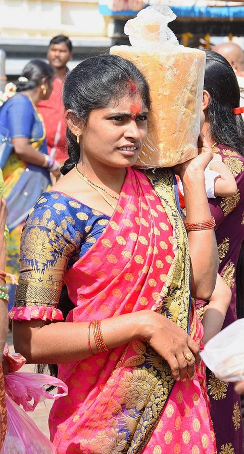 Sammakka Saralamma Chinna Jatara in Medaram Photos - Sakshi