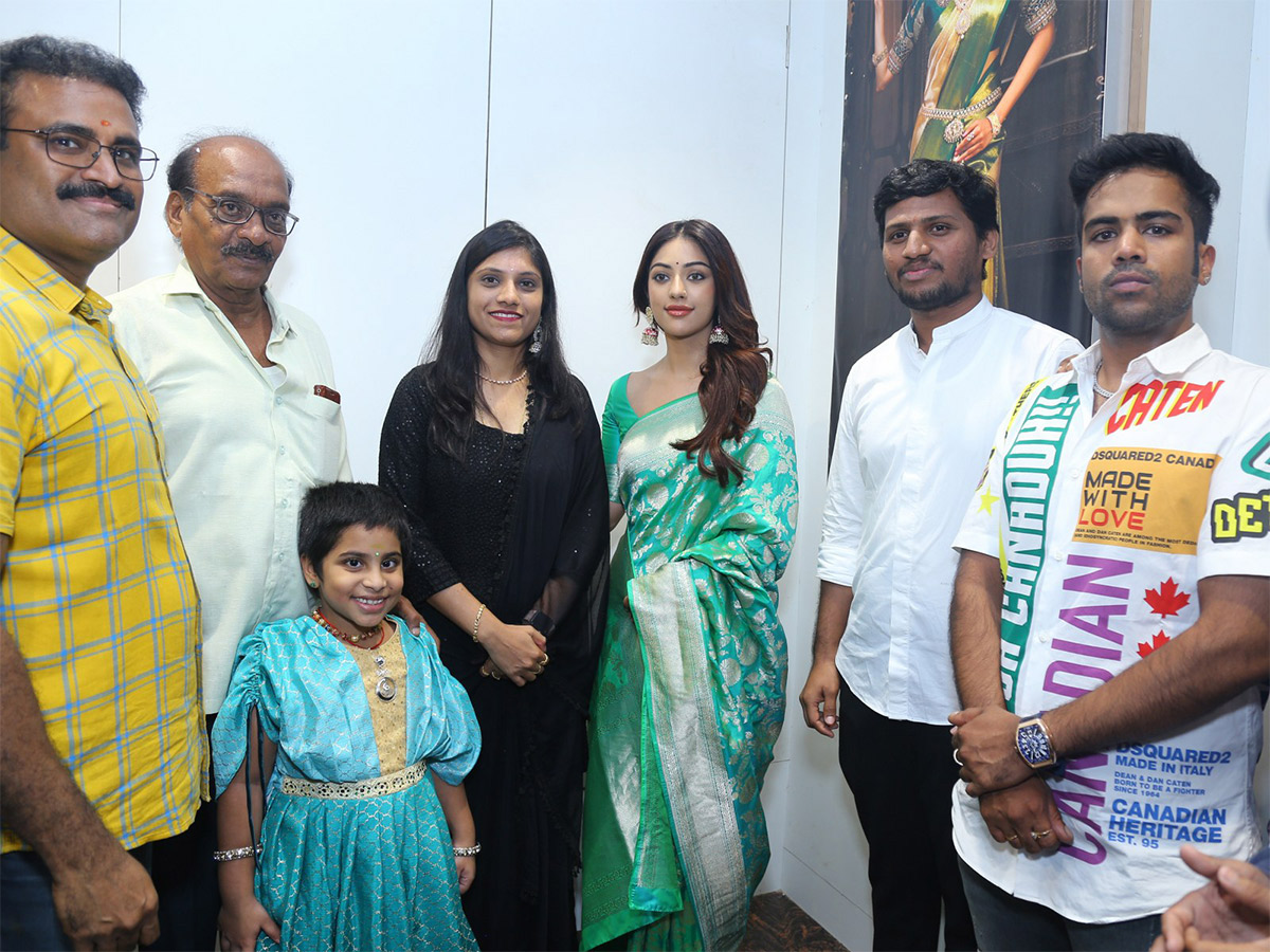 Heroine Anu Emmanuel launched chandana brothers shopping mall at Vikarabad - Sakshi