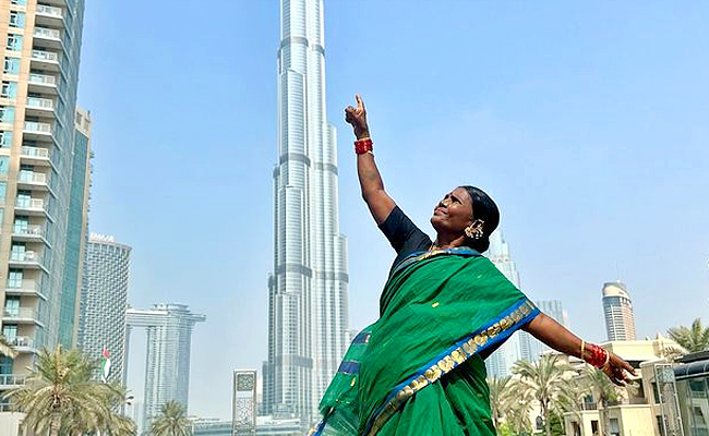 Bigg Boss contestant Gangavva visits Dubai along with her My Village Show team Photos - Sakshi