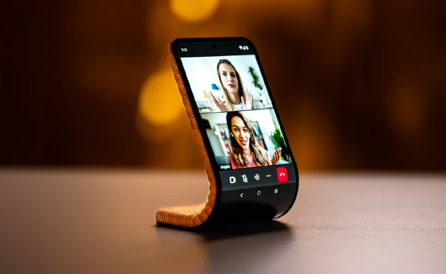 Motorola flexible smart phone concept - Sakshi