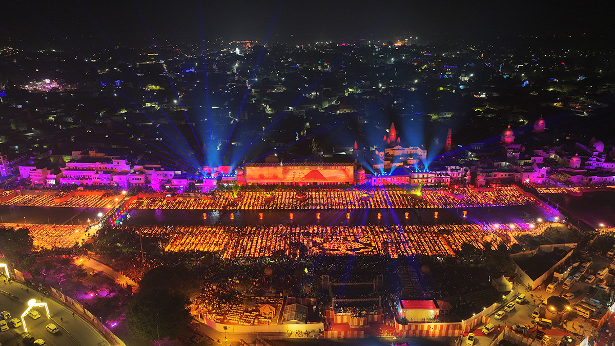 Hindu festival of Diwali in Ayodhya - Sakshi