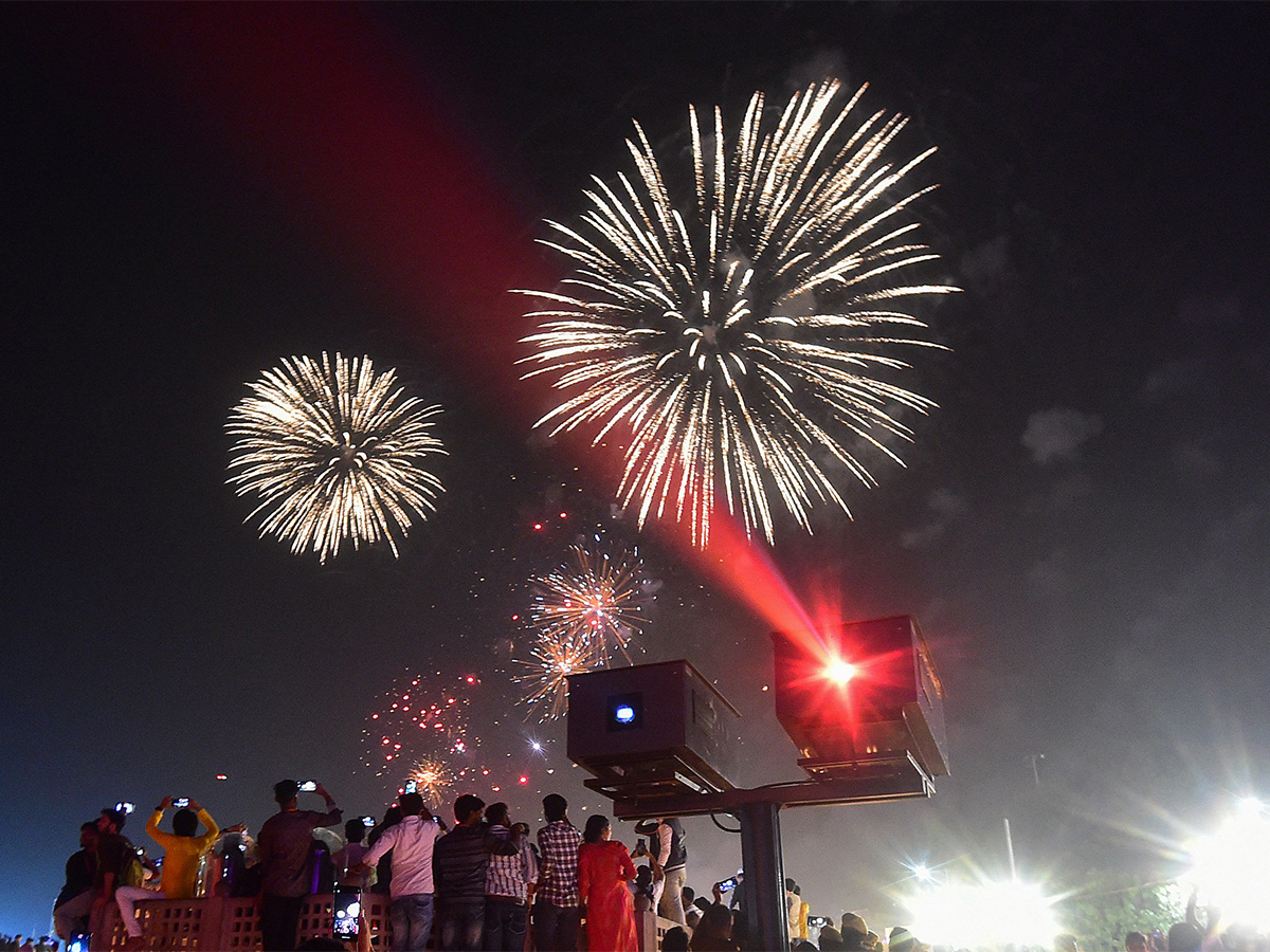 Hindu festival of Diwali in Ayodhya - Sakshi
