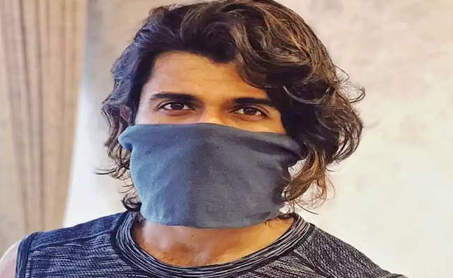 Celebrities Wear Face Masks During The Coronavirus Pandemic Photos - Sakshi