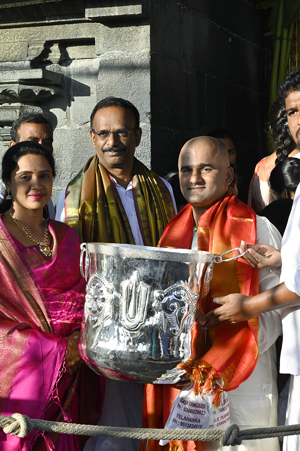  6.7 KGS silver was presented to Tirumala Temple Photos - Sakshi