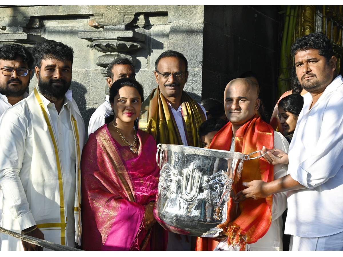  6.7 KGS silver was presented to Tirumala Temple Photos - Sakshi