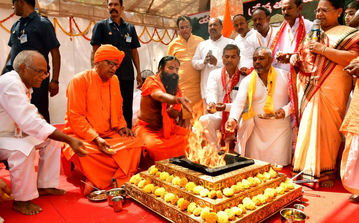 Best Photos Of The Day In AP and Baba Ramdev - Sakshi