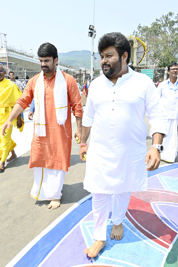 Actor Ashwin Babu ANd Music Director SS Thaman visits Tirumala Photos - Sakshi