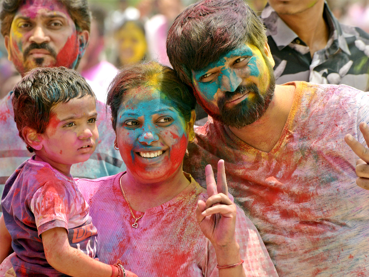 Hyderabad: Holi Celebrations at Huda Playground Photos - Sakshi
