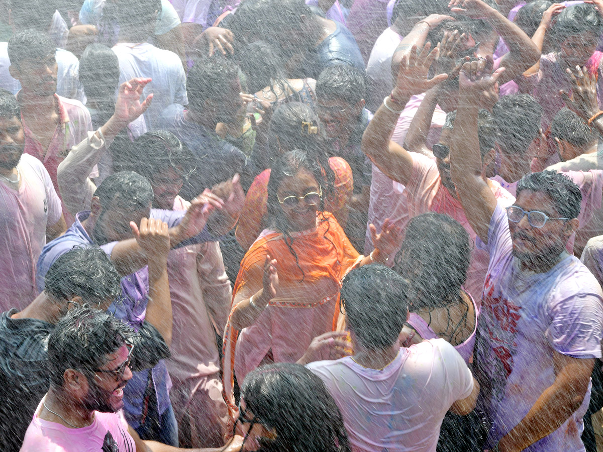 Hyderabad: Holi Celebrations at Huda Playground Photos - Sakshi
