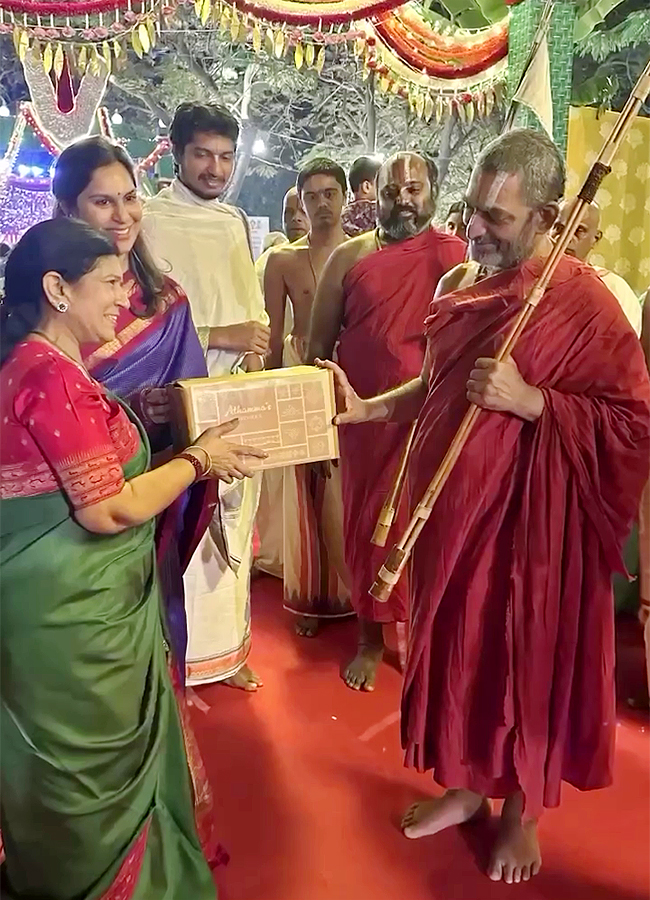 Surekha Konidela Graciously Hosted an Annadanam - Sakshi