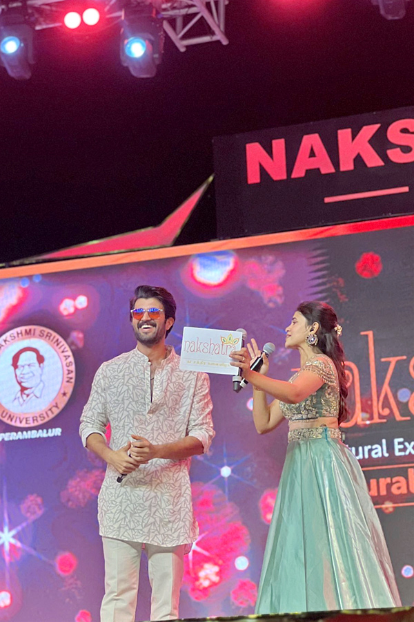Vijay Deverakonda And Pooja Hegde Dance For Nanda Nandana Song Family Star Movie Photos - Sakshi