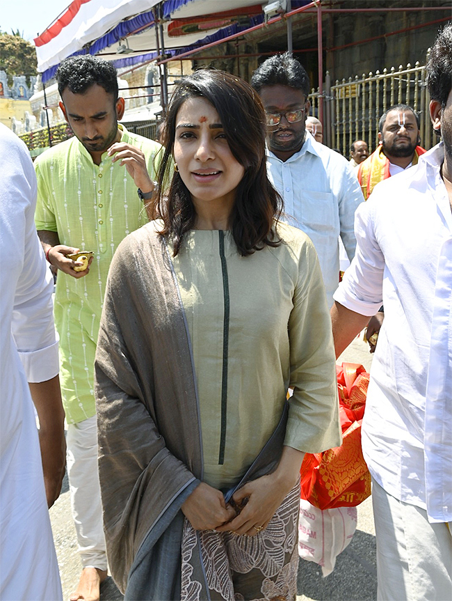 Actress Samantha Visit in Tirumala Photos - Sakshi