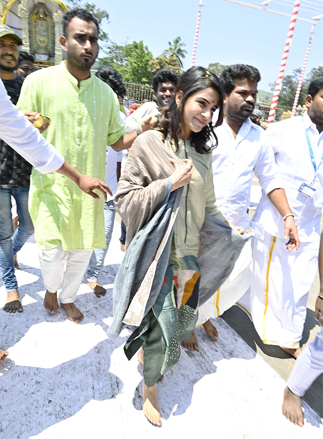 Actress Samantha Visit in Tirumala Photos - Sakshi