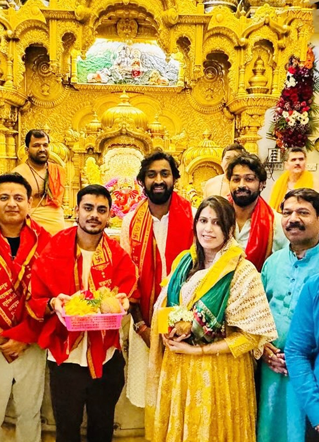 Hardik Pandya Pooja With Ishaan Kishan At Siddhivinayak Temple Mumbai - Sakshi