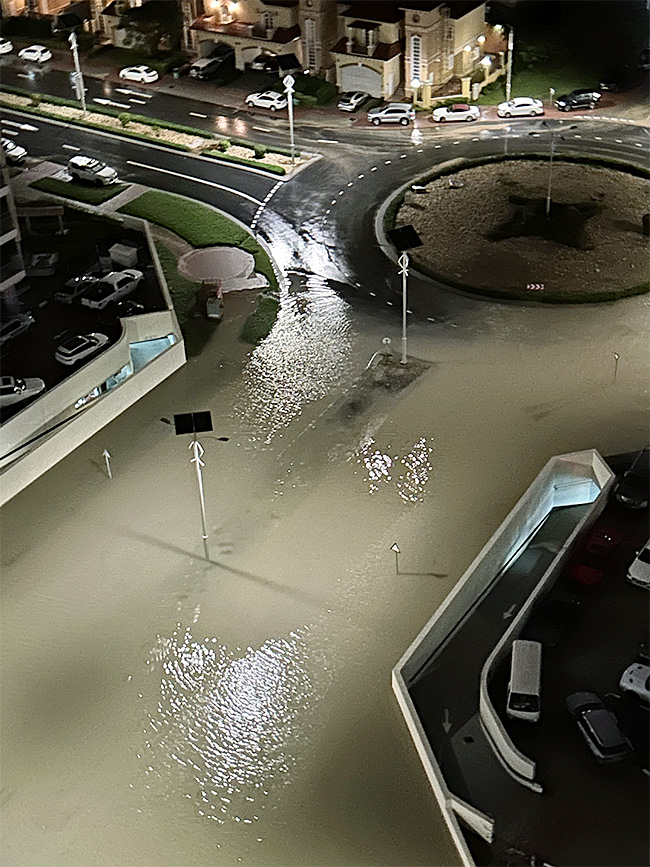 Photos Of Unbelievable Scenes From Dubai Due To Heavy Rains - Sakshi