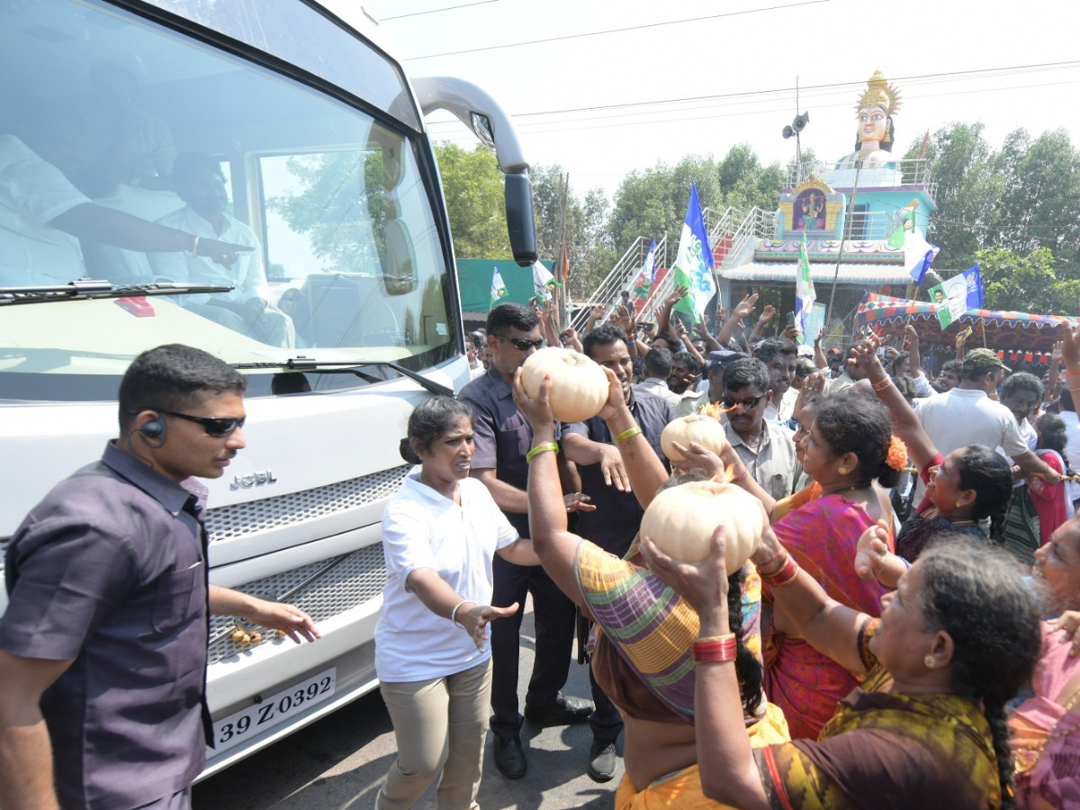 CM Jagan Memantha Siddham Bus Yatra Photos - Sakshi