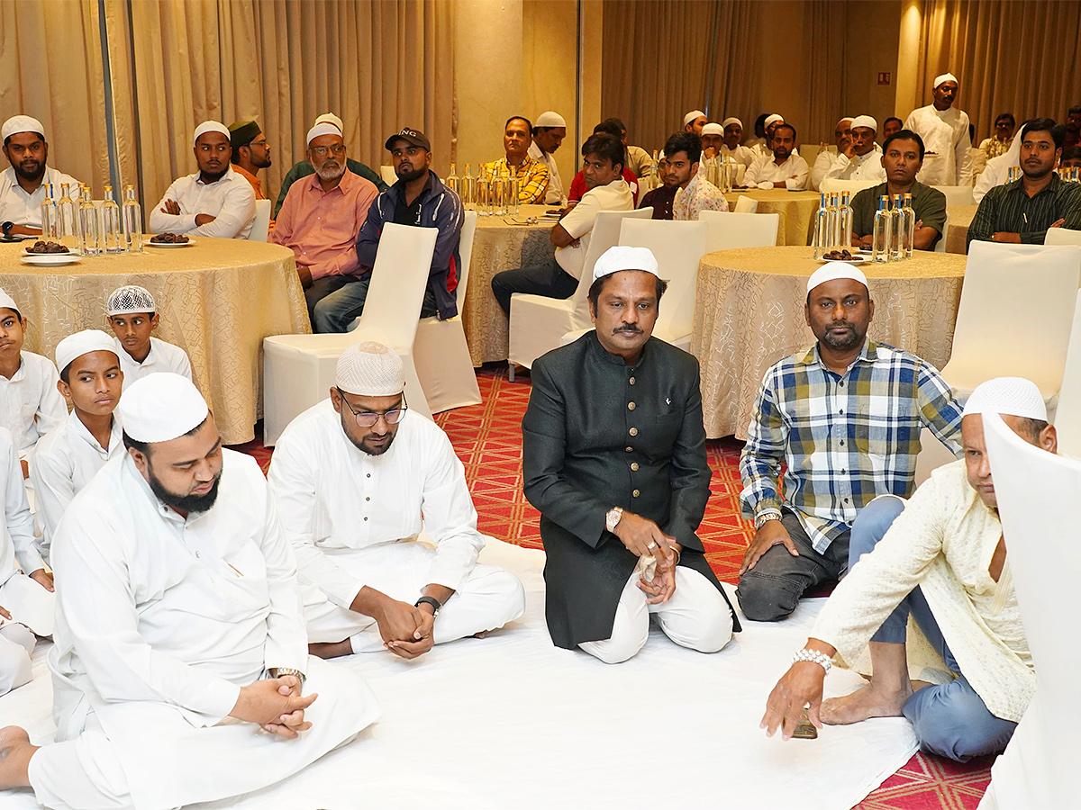 Lion Kiron Hosted iftar Party at Hotel Mercure Photos - Sakshi