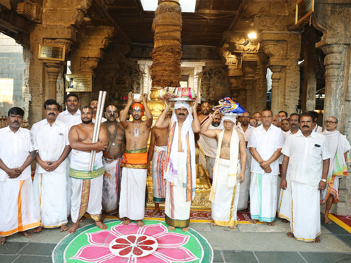 Koil Alwar Tirumanjanam held at Tirumala temple as prelude to Ugadi - Sakshi