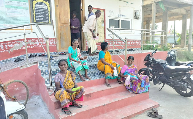 Pensioners Problems For Due To Chandrababu Conspiracy in Andhra Pradesh PHotos - Sakshi