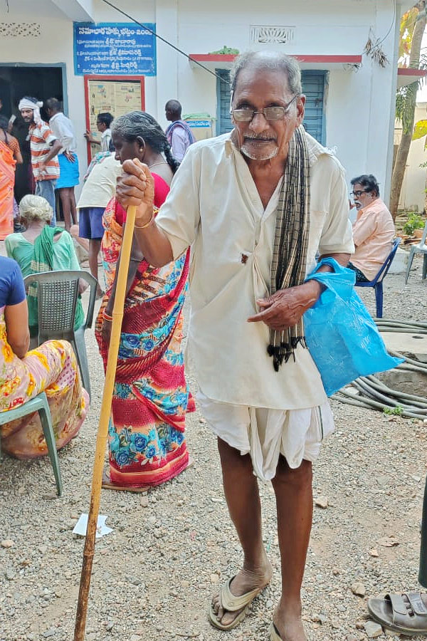 Pensioners Problems For Due To Chandrababu Conspiracy in Andhra Pradesh PHotos - Sakshi