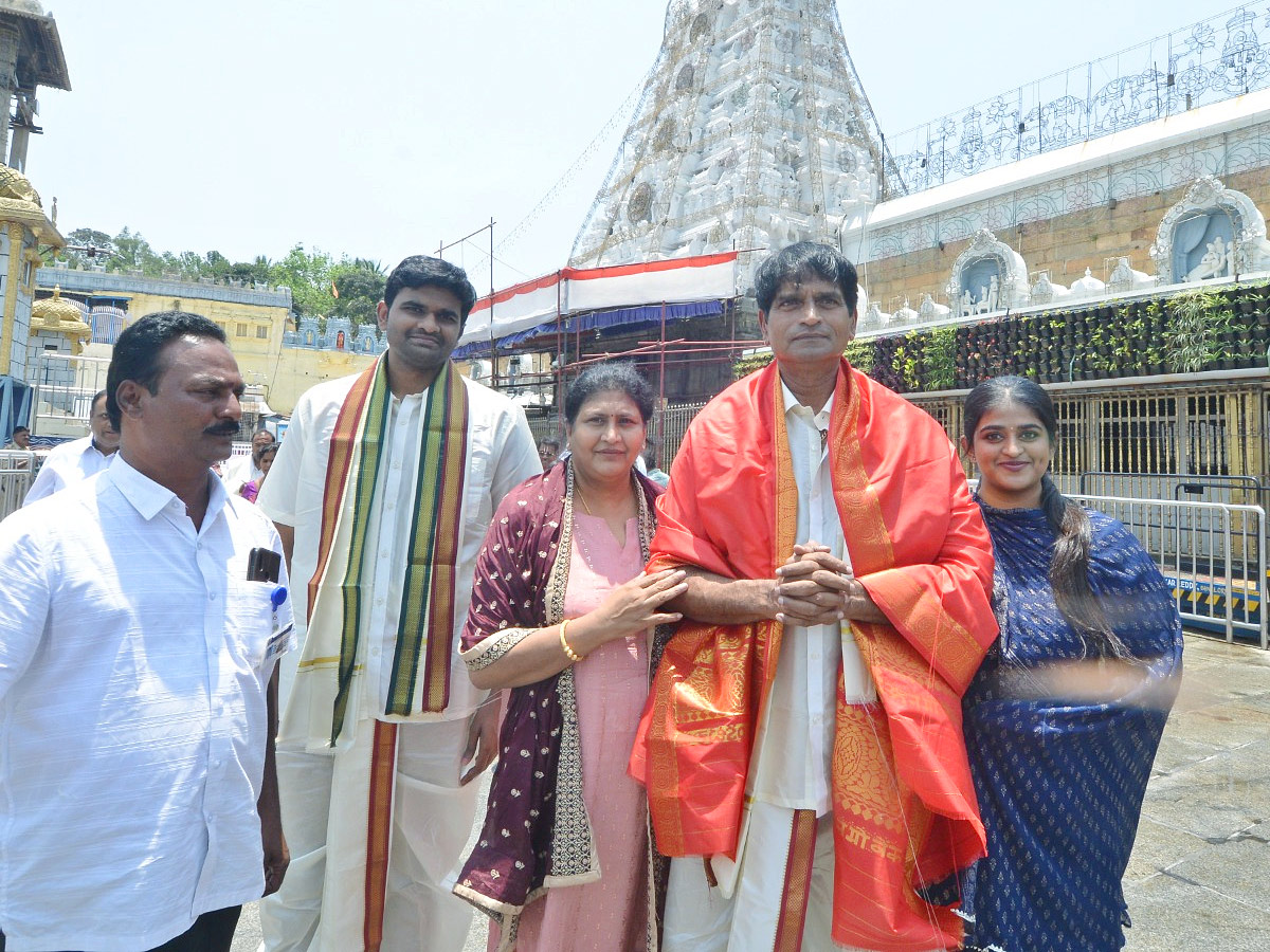 Actor And Director Ravi Babu and His Family Visits Tirumala Temple Photos - Sakshi