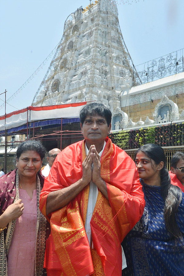 Actor And Director Ravi Babu and His Family Visits Tirumala Temple Photos - Sakshi
