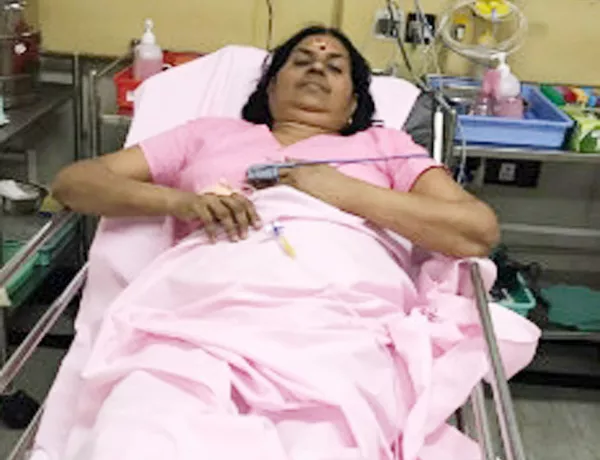 Actress Sindhu Menon mother injured in a accident