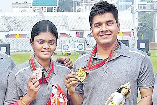 Asian Archery Championship: Gold for Abhishek , bronze for Jyothi - Sakshi