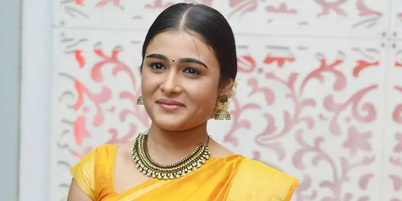 Shalini Pandey To Tie Up With Jiva For a Tamil Movie - Sakshi