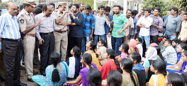 students demand on proffessor to arrest - Sakshi
