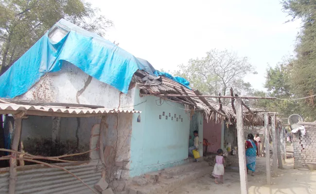 In the opencast project the houses in the singareni medipally villaIn the opencast project the houses in the singareni medipally village were Fractures by blastingge were Fractures by blasting - Sakshi