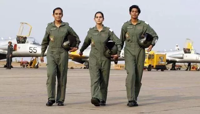  first indian women fighter pilots fly for solo MiG-21 flights - Sakshi