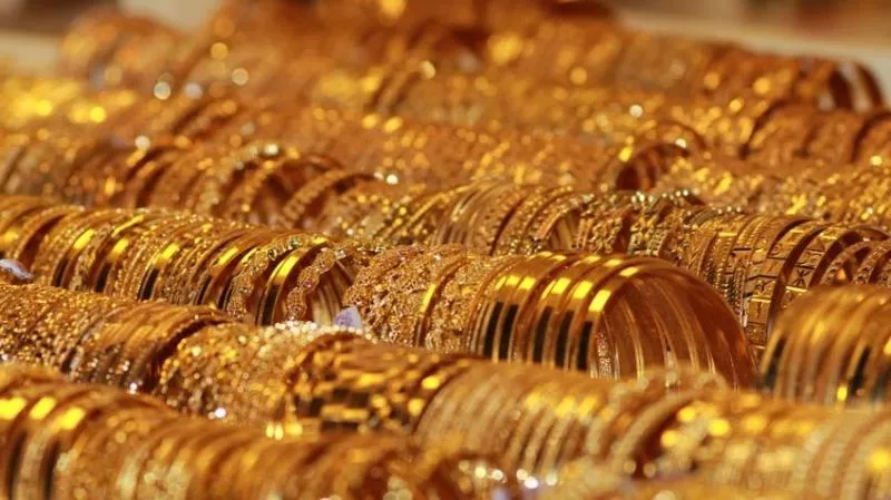 Gold futures slip 0.16 per cent on global cues - Sakshi