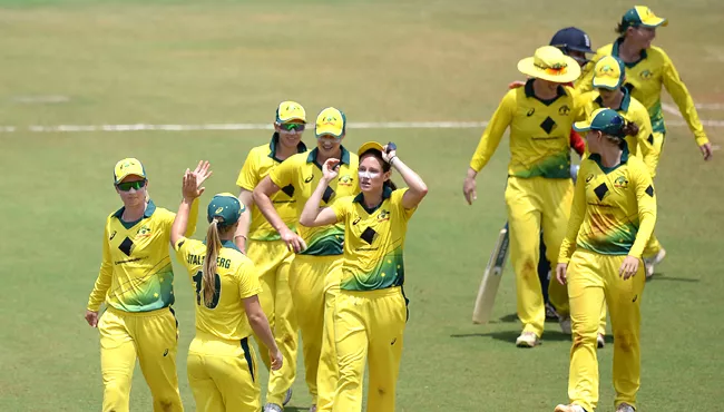 Australia Women crush England, seal tri series - Sakshi