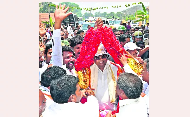 CM Siddaramaiah Campaign in Varuna - Sakshi