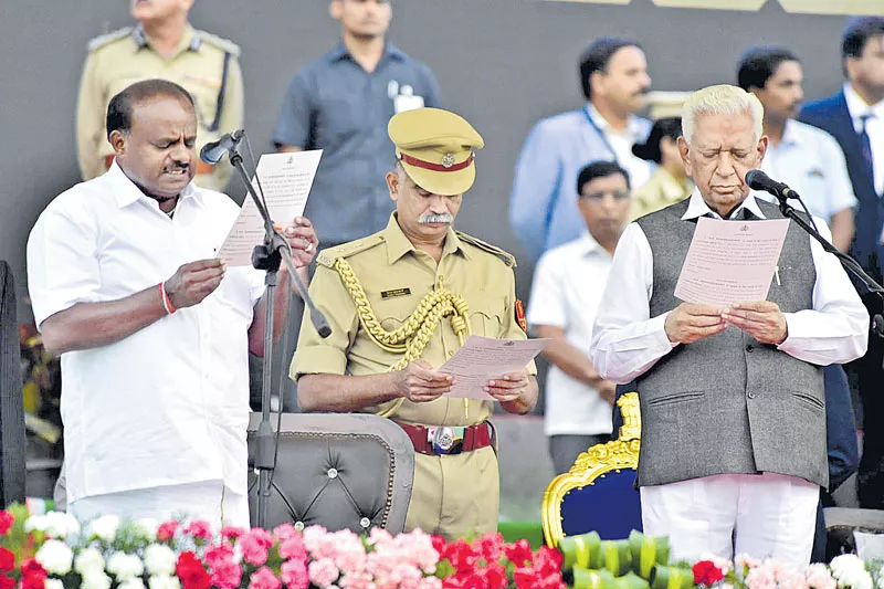 Kumaraswamy Takes Oath Amid Opposition Show Of Unity In Karnataka - Sakshi