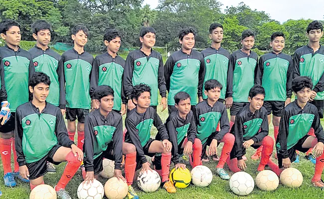 Hyderabad Football team to international Tourney - Sakshi