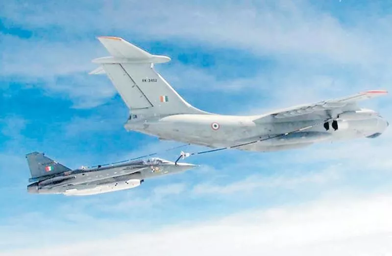 Tejas fighter jet refuelled midair over Gwalior - Sakshi